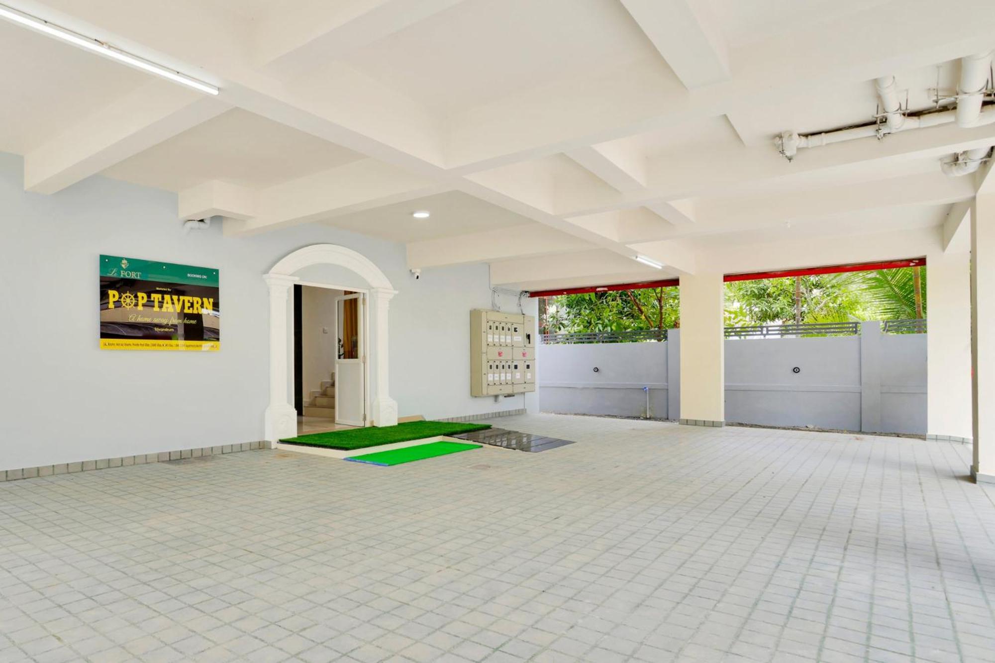 Super Collection O Lefort Luxe By Poptavern Thiruvananthapuram Екстер'єр фото