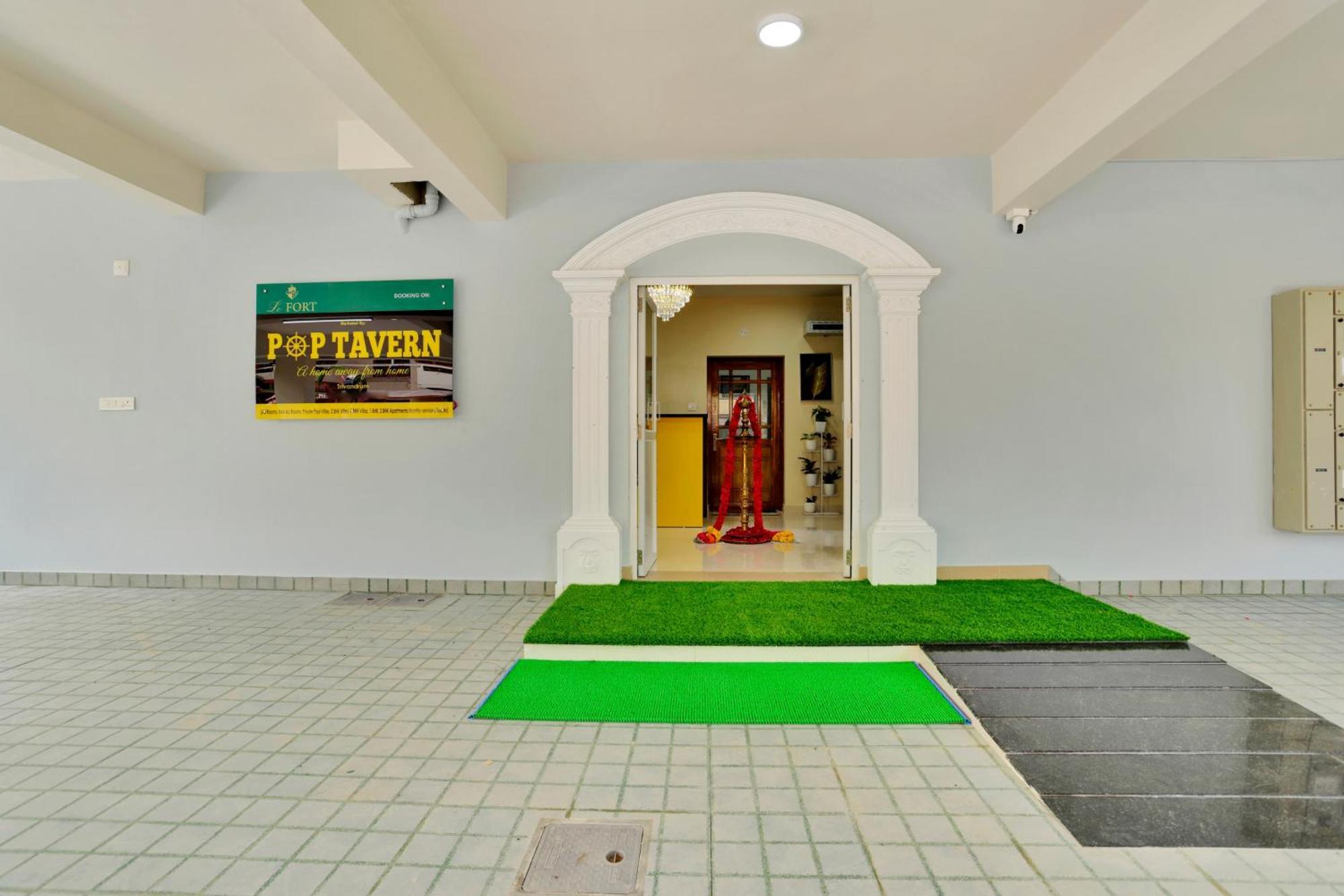 Super Collection O Lefort Luxe By Poptavern Thiruvananthapuram Екстер'єр фото